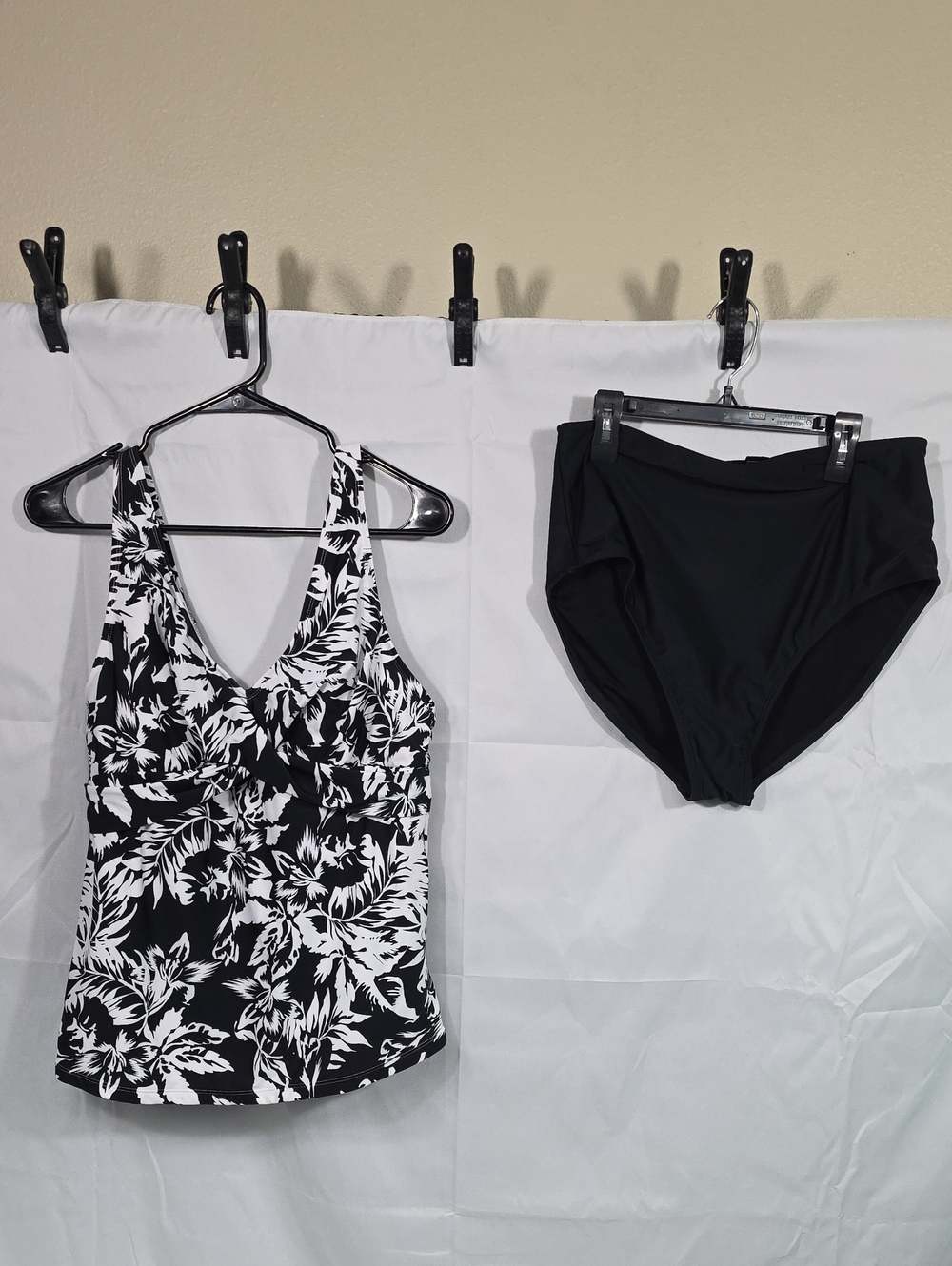 Kathy Ireland Black & White Floral Two-Piece Tankini Set (W171)